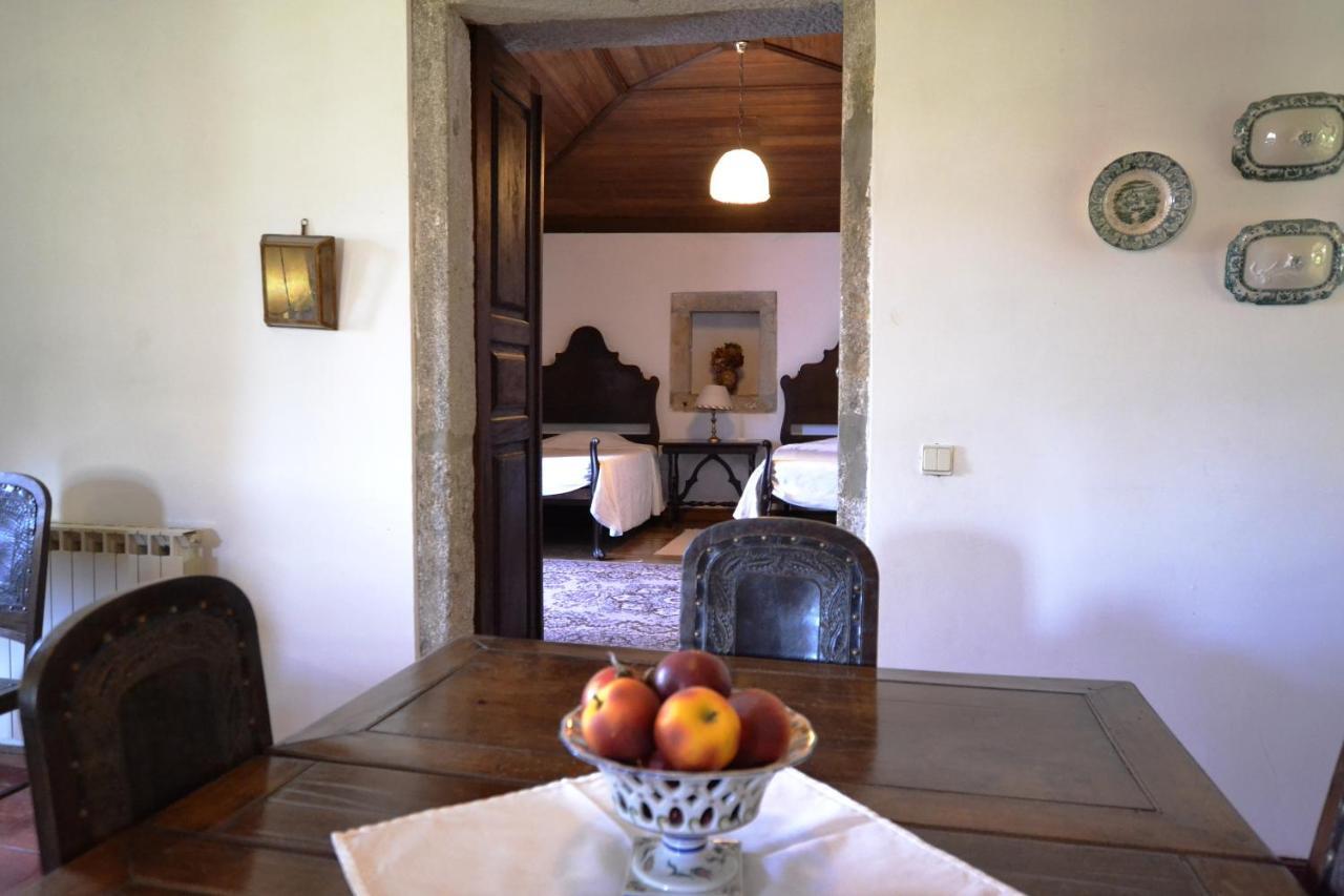 Casa Dos Assentos De Quintiaes Bed & Breakfast Barcelos Exterior photo